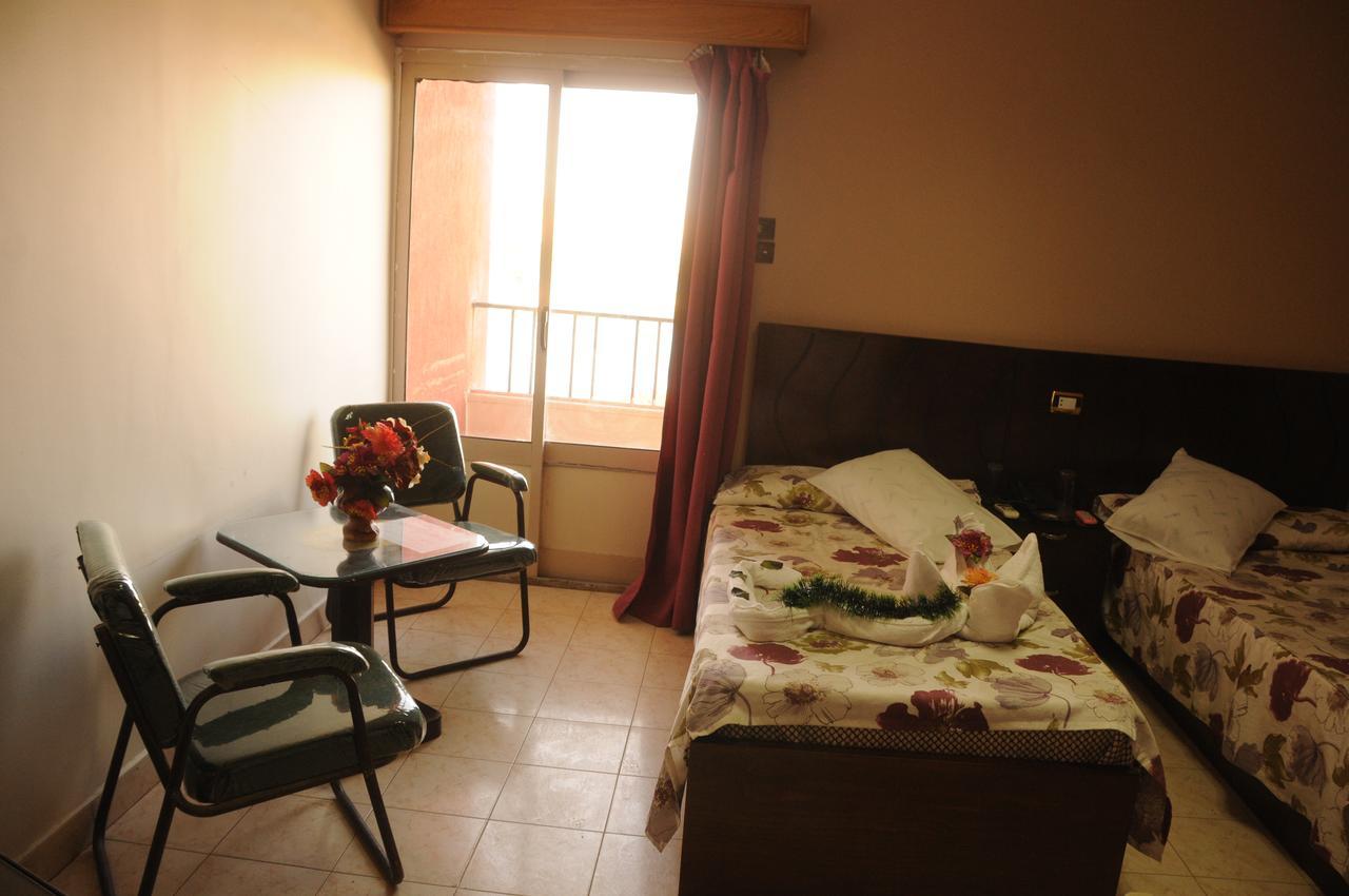 אל מיניה King Akhenaton Hotel מראה חיצוני תמונה