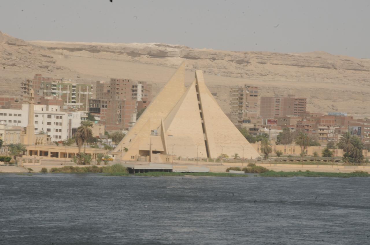 אל מיניה King Akhenaton Hotel מראה חיצוני תמונה